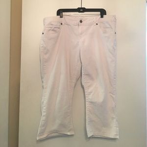 Maurices size 22 white jean capris